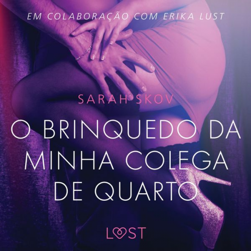 Sarah Skov - O brinquedo da minha colega de quarto - Conto Erótico