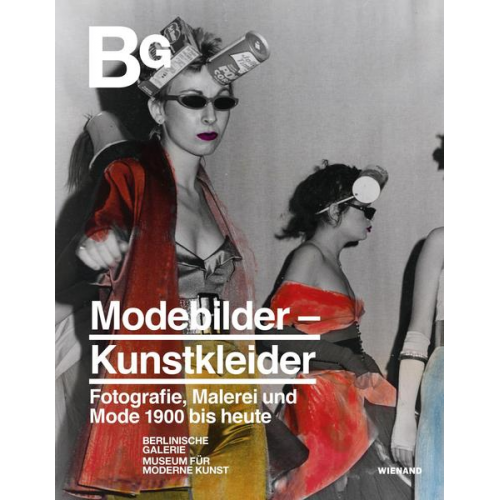 Modebilder – Kunstkleider. Fotografie, Malerei und Mode 1900 bis heute